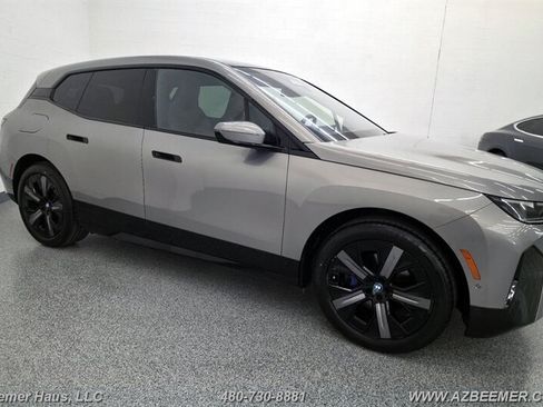 Used 2023 BMW iX xDrive50 w/ Sport Package AWD/4WD image 8