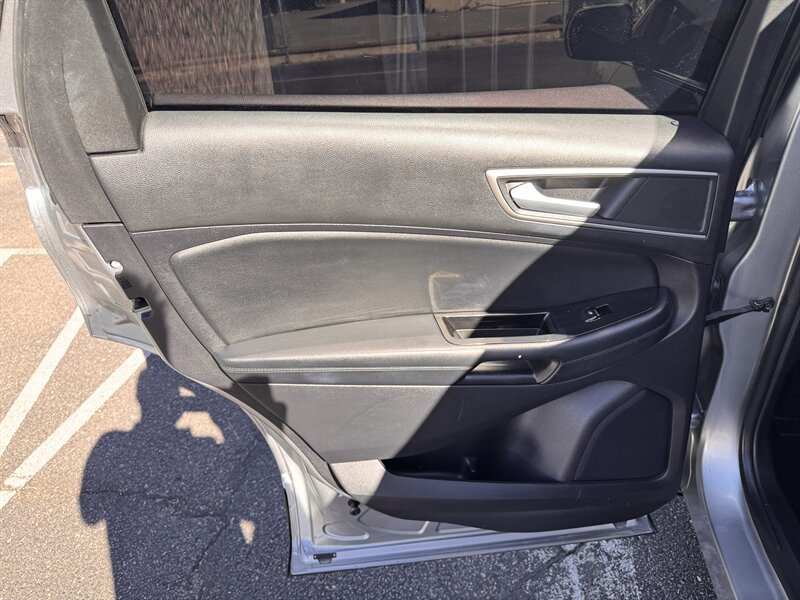 Used 2020 Ford Edge SEL FWD image 18