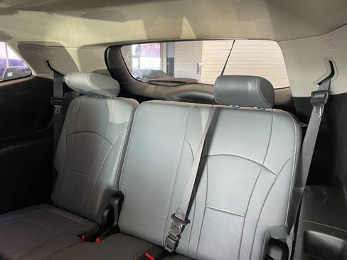 Used 2019 Buick Enclave Essence image 22