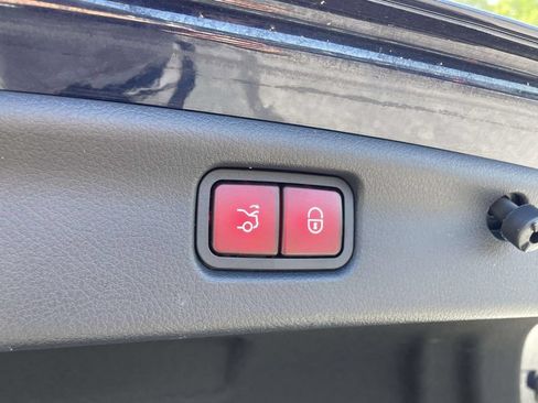 Used 2023 Mercedes-Benz C 300 4MATIC Sedan image 18