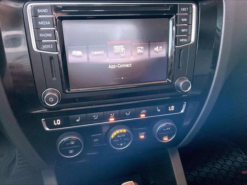 Used 2017 Volkswagen Jetta GLI FWD image 9