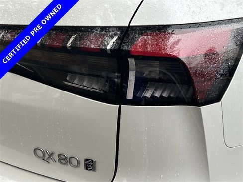 Used 2025 INFINITI QX80 Sensory image 12