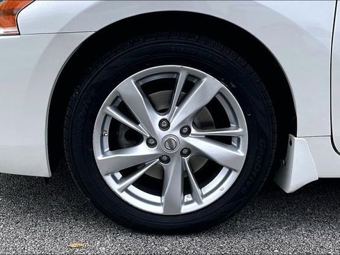 Used 2015 Nissan Altima 2.5 SL w/ Technology Package FWD image 30