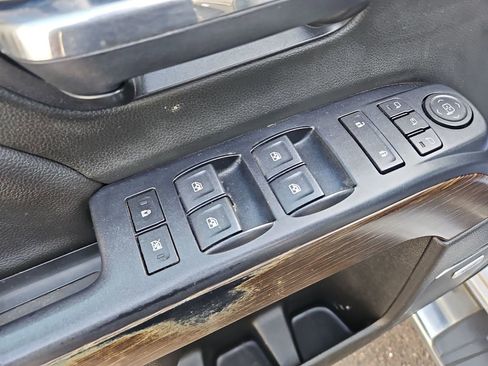 Used 2018 GMC Sierra 2500 Denali w/ Duramax Plus Package AWD/4WD image 11