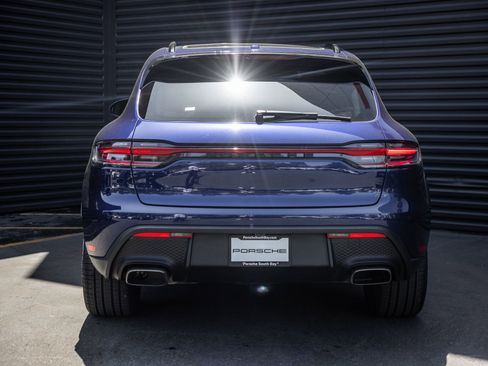 Certified 2026 Porsche Macan AWD/4WD image 8
