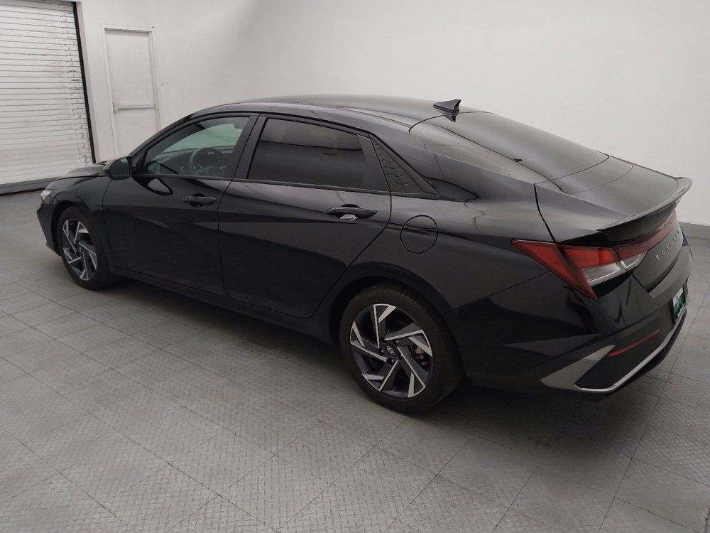 Used 2025 Hyundai Elantra Sport FWD image 3