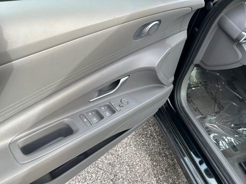 Used 2024 Hyundai Elantra SEL image 23