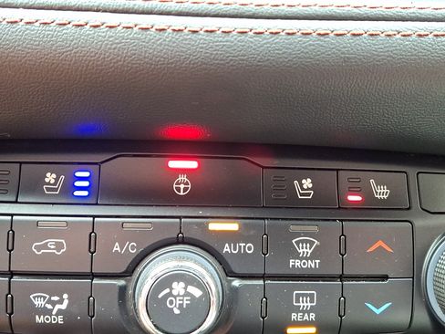 Used 2023 Dodge Durango R/T RWD image 27