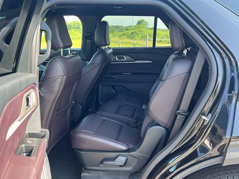 Used 2026 Ford Explorer Platinum AWD/4WD image 35
