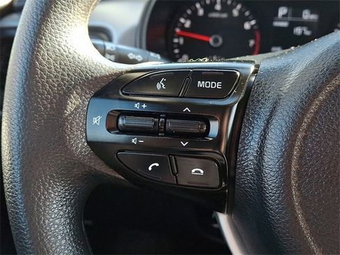 Certified 2022 Kia Rio S image 20