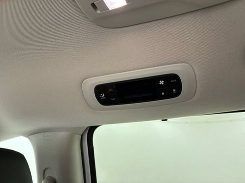 Used 2018 Chrysler Pacifica Touring-L w/ Advanced Safetytec Group FWD image 19
