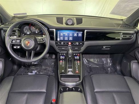 Used 2025 Porsche Macan image 26