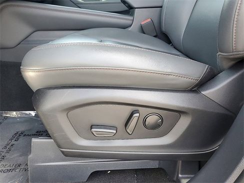 Used 2025 Ford Explorer Active w/ Active Comfort Package image 13