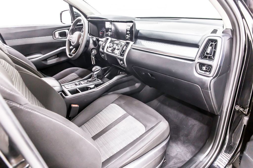 Used 2023 Kia Sorento LX FWD image 30