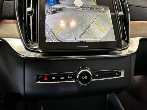 New 2026 Volvo XC90 B6 Plus w/ Protection Package Premier image 18