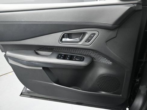 Used 2023 Nissan Ariya AWD image 23