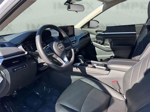 Used 2024 Nissan Altima 2.5 SR w/ SR Premium Package image 9