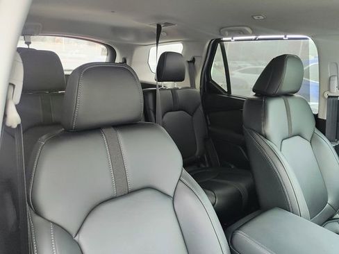 Used 2025 Honda Pilot EX-L image 7