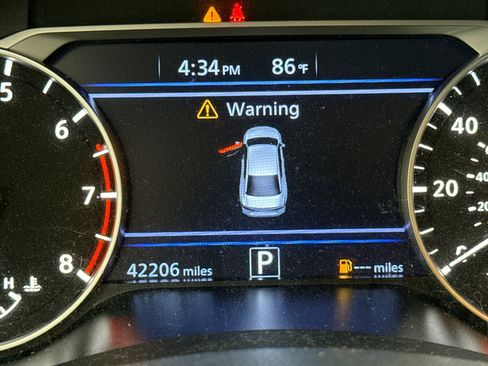 Used 2022 Nissan Altima 2.5 SV w/ SV Premium Package FWD image 10