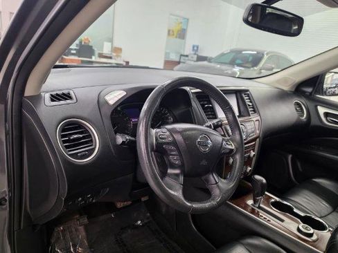 Used 2018 Nissan Pathfinder Platinum AWD/4WD image 7