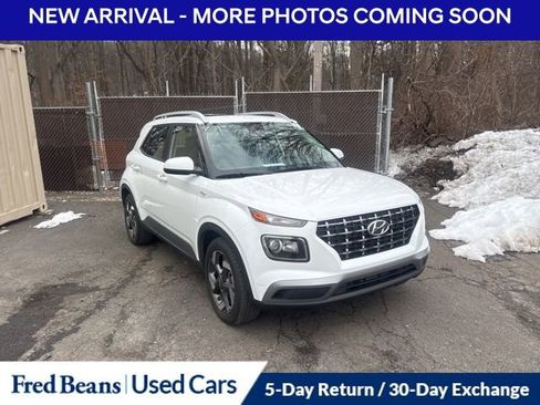 Used 2023 Hyundai Venue SEL w/ Cargo Package image 3