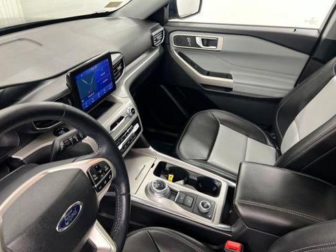 Used 2023 Ford Explorer XLT w/ Equipment Group 202A AWD/4WD image 21