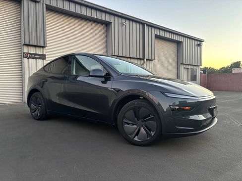 Used 2026 Tesla Model Y Long Range AWD/4WD image 2