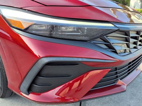 Used 2025 Hyundai Elantra Blue image 26