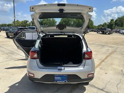Used 2025 Hyundai Venue SE FWD image 15