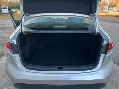 Used 2021 Toyota Corolla LE image 6