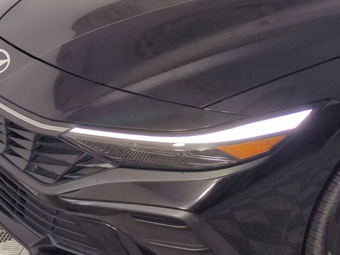 Used 2025 Hyundai Elantra SEL FWD image 10