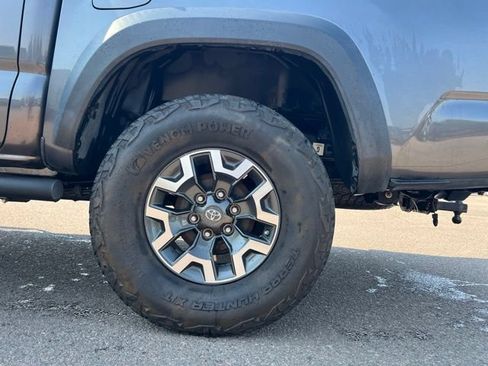 Used 2019 Toyota Tacoma TRD Off-Road w/ TRD Premium Off Road Package AWD/4WD image 13