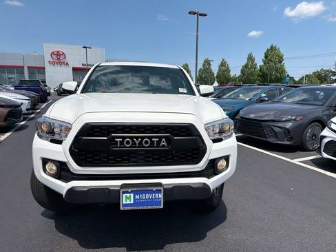 Used 2021 Toyota Tacoma TRD Off-Road w/ Technology Package AWD/4WD image 2