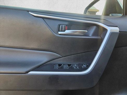 Used 2025 Toyota RAV4 XLE FWD image 27
