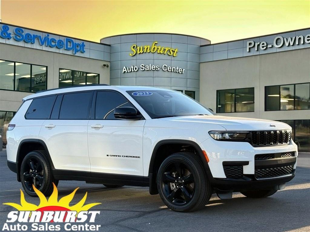 Used 2023 Jeep Grand Cherokee L Laredo AWD/4WD image 1