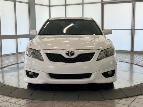 Used 2010 Toyota Camry LE FWD image 2