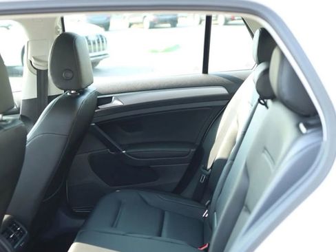 Used 2016 Volkswagen Golf SE image 24