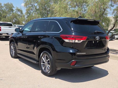 Used 2019 Toyota Highlander XLE FWD image 6