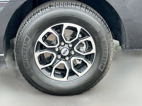 Used 2024 Ford Expedition XLT image 32