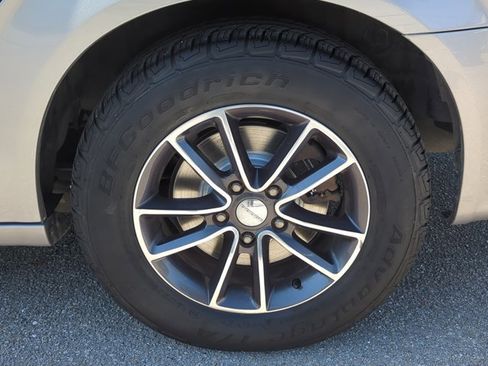 Used 2017 Dodge Grand Caravan SXT FWD image 6