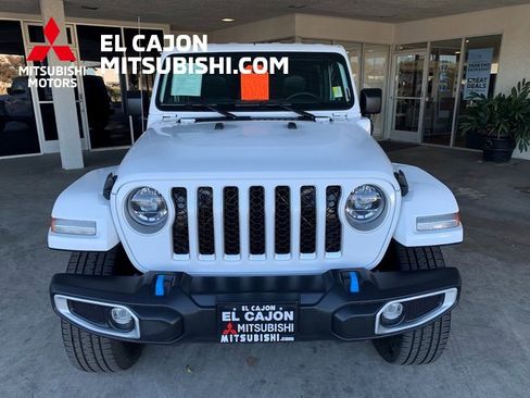 Used 2022 Jeep Wrangler Unlimited Sahara w/ Cold Weather Group image 11