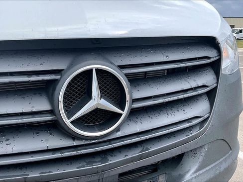 Used 2025 Mercedes-Benz Sprinter 2500 image 27