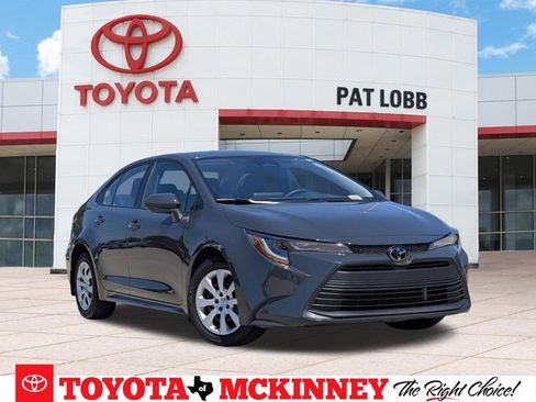 Used 2025 Toyota Corolla LE FWD image 1