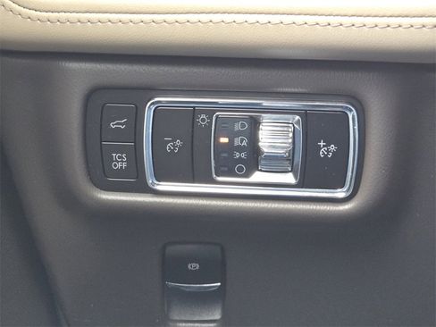 Used 2023 Lincoln Nautilus FWD w/ Premium Package image 22