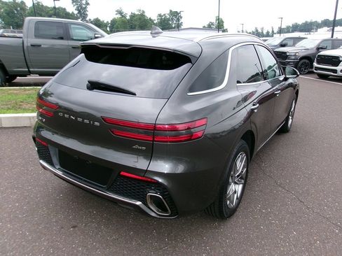 Used 2025 Genesis GV70 2.5T AWD/4WD image 3