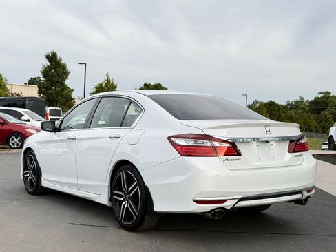 Used 2017 Honda Accord Sport image 14