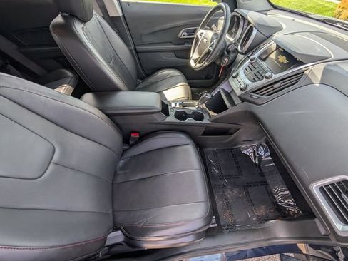 Used 2017 Chevrolet Equinox Premier w/ Enhanced Convenience Package FWD image 4
