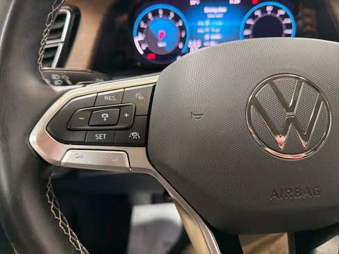 Used 2025 Volkswagen Atlas SE image 26