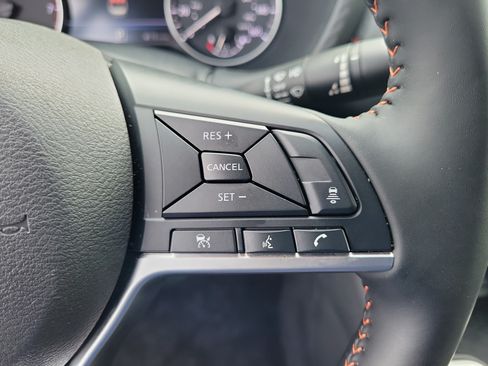 Certified 2025 Nissan Sentra SR FWD image 18