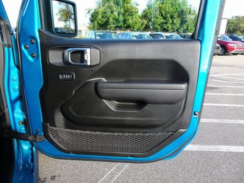 Used 2024 Jeep Wrangler Unlimited image 16